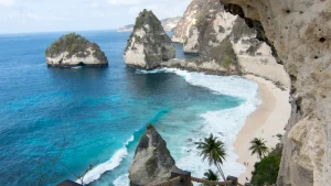 Stunning white sand and turquoise waters of Diamond Beach in Nusa Penida, accessed via a scenic cliffside staircase.
